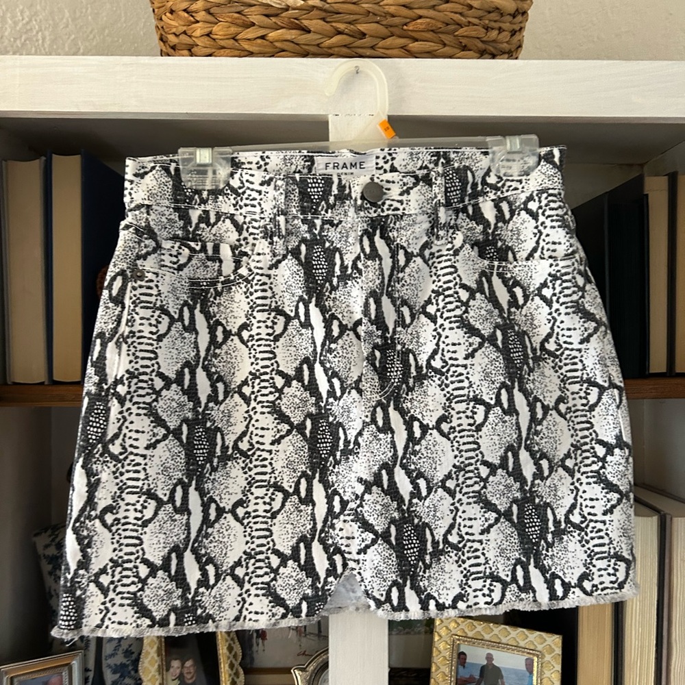 Frame denim, snake skin fabric,mini skirt, size 27